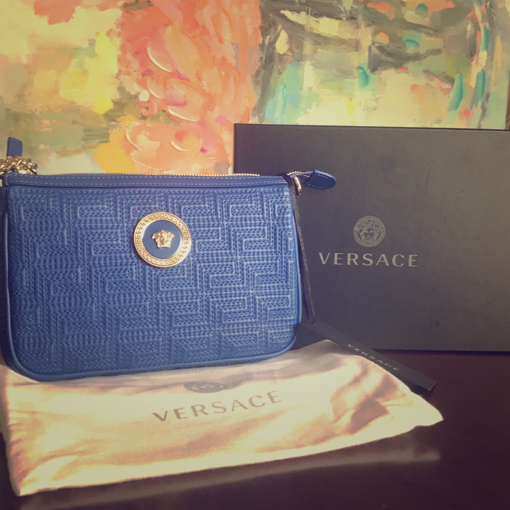 Versace chain strap shoulder bag.